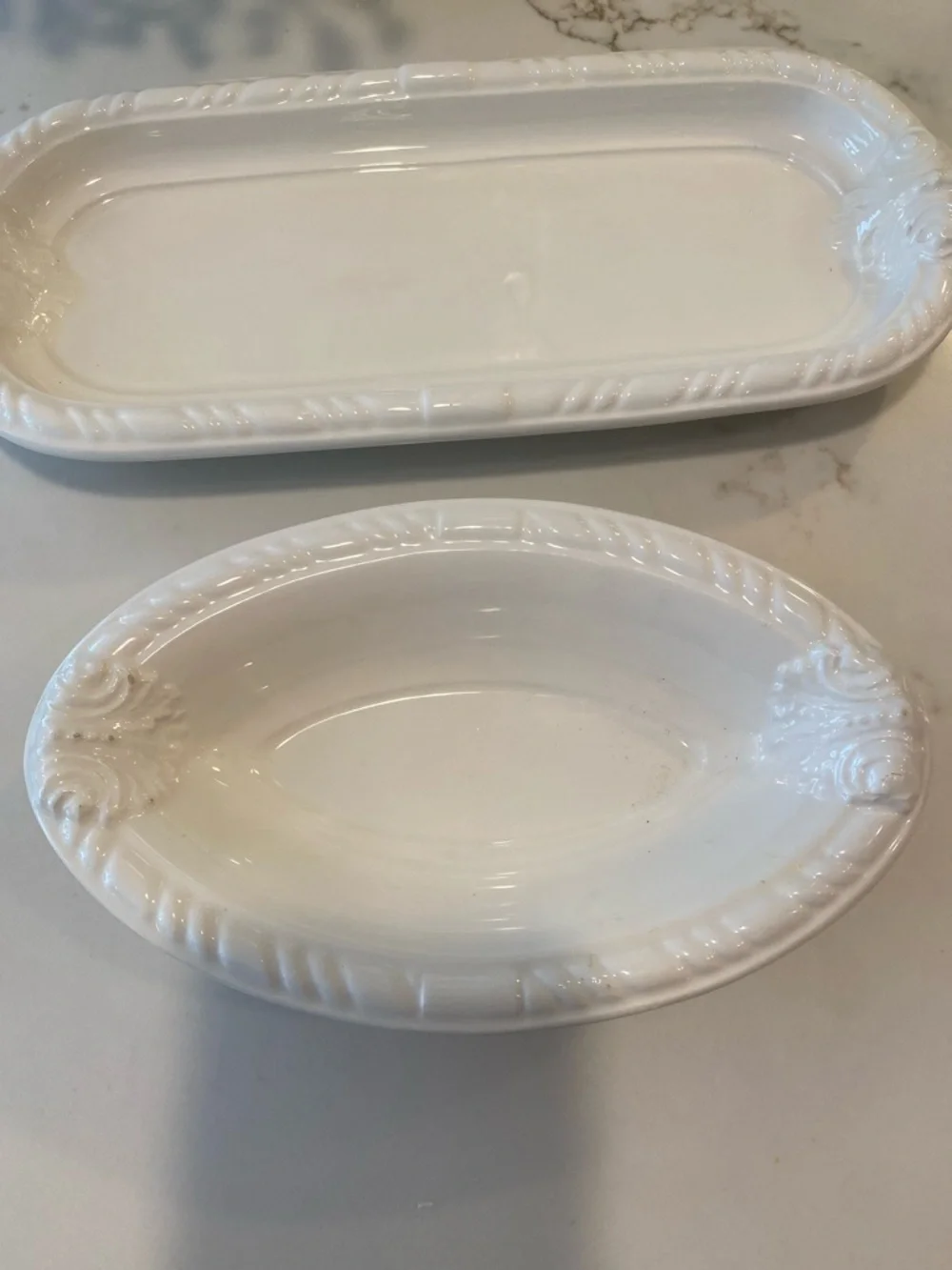 NWOT WHITE SHABBY CHIC CERAMIC SET OF TWO SERVING DISH OR BATH VANITY SOAP SET